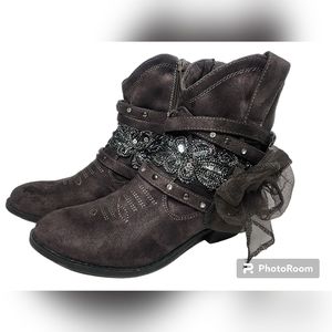 Not Rated Size 7 Western Glam Booties- Gray with 💎Embellishments💎